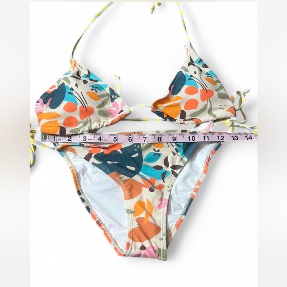 Floral String Bikini - Picture 15 of 16